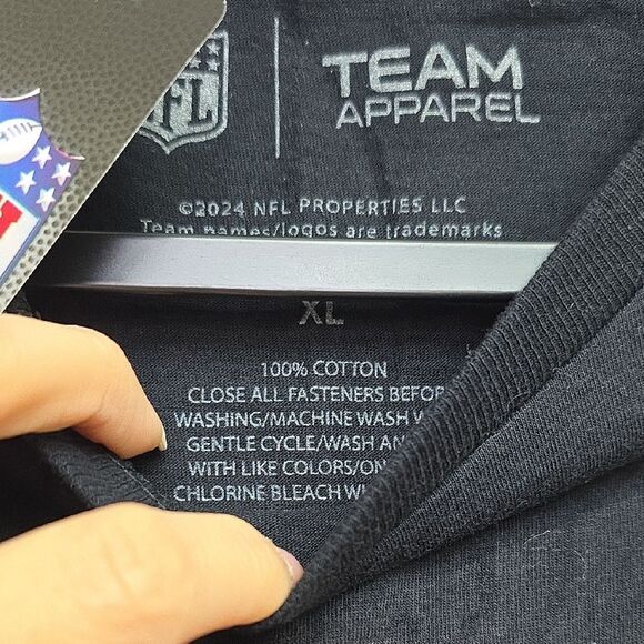 NFL Chiefs Black and Red Graphic Tee - Picture 7 of 7